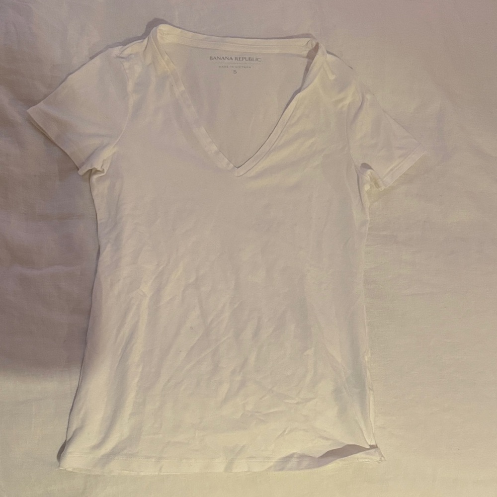 Banana Republic Women's Cream V-Neck Tee white so soft and perfect small